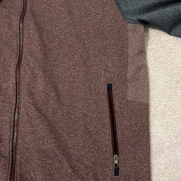 Men’s Lululemon Zip up - Picture 6 of 6